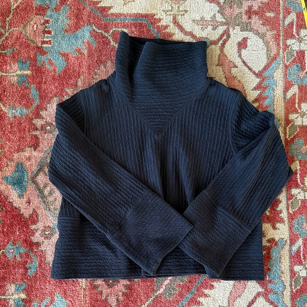 lululemon athletica Retreat Yourself black pullover